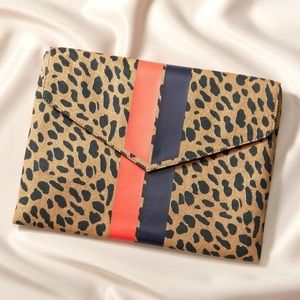 NIB Stella & Dot Bellamy clutch